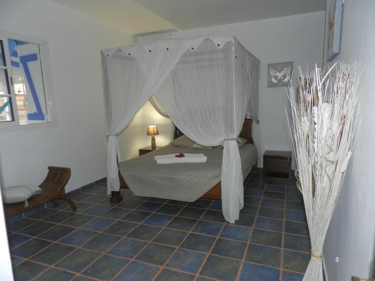 Villa Le Bord Bleu Le Moule Exterior photo